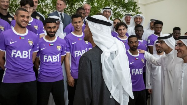 بوجود رامي ربيعة.. محمد بن زايد يستقبل نادي العين بعد التتويج بالدوري الإماراتي