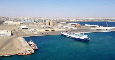 تداول 12 ألف طن و734 شاحنة بضائع عامة ومتنوعة بموانئ البحر الأحمر