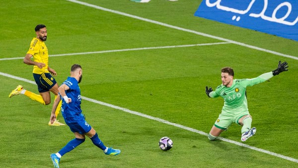 تعادل مثير يشعل الجولة الأخيرة بالدوري السعودي.. كيف يحسم اللقب إذا تساوى الهلال والنصر؟