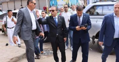 جولة مفاجئة لمحافظ المنوفية لمنوف ويستجيب لشكاوى الأهالي من طفح الصرف الصحي
