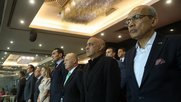 حضور مميز في مقصورة إستاد القاهرة لمتابعة ودية مصر وروسيا