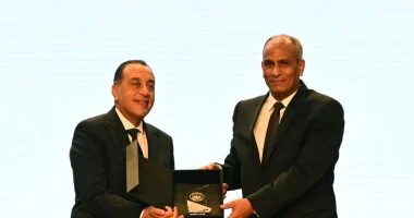 رئيس الوزراء يكرم محافظ كفر الشيخ باحتفالية إطلاق مبادرة المليون رخصة دولية