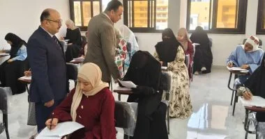 رئيس جامعة العريش يتفقد امتحانات الترم الثاني بكلية التربية
