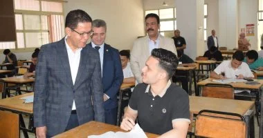 رئيس جامعة بنها يتفقد انتظام الامتحانات بكليات العلاج الطبيعى والعلوم والهندسة