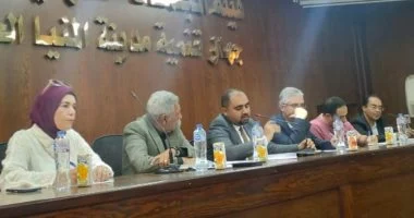 رئيس جهاز المنيا الجديدة يعقد لقاء جماهيرى لحل مشاكل المواطنين داخل المدينة
