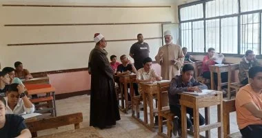 رئيس سوهاج الأزهرية يتابع امتحانات الشهادتين الابتدائية والإعدادية