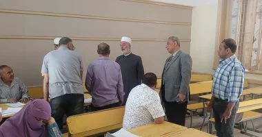 رئيس «سوهاج الأزهرية» يتفقد لجان التصحيح للشهادتين الابتدائية والإعدادية