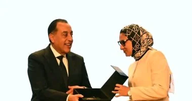رئيس مجلس الوزراء يكرم محافظ الوادى الجديد بفعاليات “مبادرة المليون رخصة دولية”
