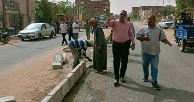 رئيس مركز الداخلة يتفقد أعمال تحسين وتطوير ميدان مسجد صابر وتوسعة طريق موط القصر