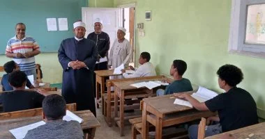 رئيس منطقة أسوان الأزهرية يتفقد امتحانات الشهادة الإعدادية بكوم أمبو