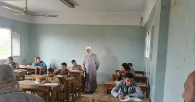 رئيس منطقة سوهاج الأزهرية يتفقد لجان امتحانات الابتدائية والإعدادية بالمنشاة