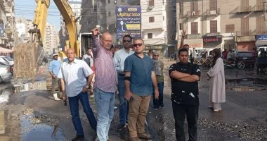 رئيس مياه الفيوم يترأس أعمال إصلاح كسر طارئ بخط طرد صرف صحى
