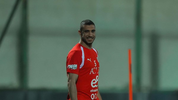 رامي ربيعة لاعب العين الإماراتي ينضم لمعسكر منتخب مصر