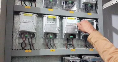 رسميًا.. جهاز مرفق الكهرباء ينشر أسعار شرائح الكهرباء للقطاع التجاري