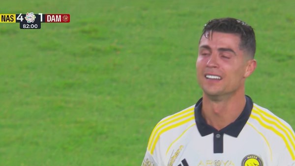 رونالدو ينهار بالبكاء بعد تسجيله هدفين أمام ضمك وقرب حسمه للقب الدوري السعودي