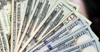 سعر الدولار لحظة بلحظة.. 52.20 شراء الأخضر فى بنك القاهرة