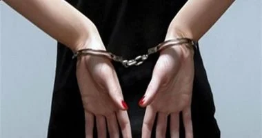 سيدة ترتدى نقابا وراء الواقعة.. تفاصيل العثور على طفل رضيع وسط القمامة بالشرقية