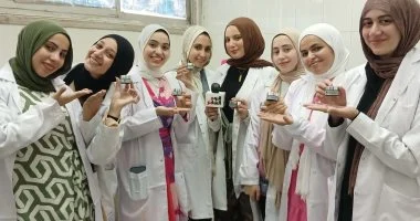 طالبات بزراعة جامعة الزقازيق يبتكرن كريم طبيعى لعلاج حب الشباب من سرس الأرز