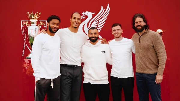 فان دايك يودع محمد صلاح وروبرتسون: تركا إرثًا لا يُنسى