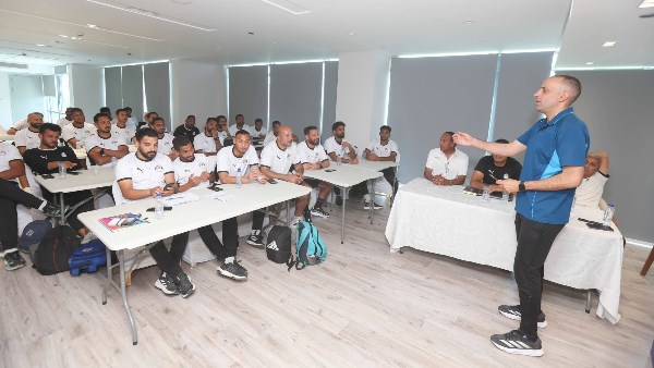قبل الامتحانات النهائية.. محاضرة تحكيمية مكثفة في دورة مدربي حراس المرمى