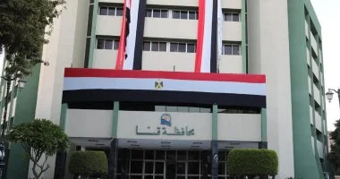 قنا تواصل إجراءات صرف تعويضات أسر الشهداء ومصابى الحروب