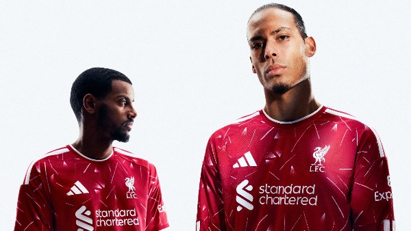 ليفربول يكشف قميصه الجديد لموسم 2026/2027.. صور