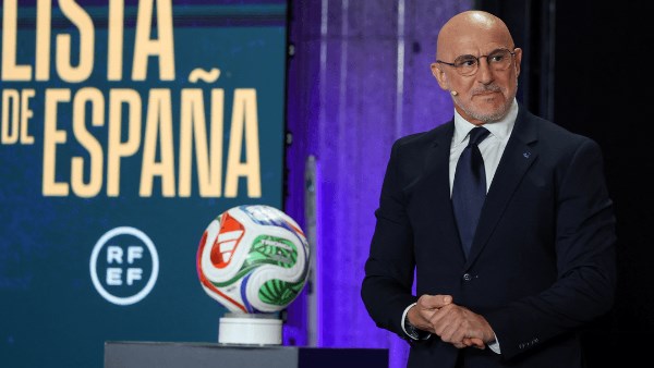 ماذا قال دي لا فوينتي بعد استبعاد لاعبي ريال مدريد من قائمة “لا روخا”؟