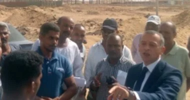 محافظ أسوان يتابع إزالة التعديات على أراضى أملاك الدولة بقرية الرمادى