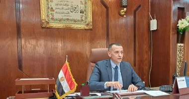 محافظ أسوان يقرر وقف العمل الميدانى لعمال النظافة خلال ساعات ذروة الحرارة