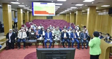محافظ الأقصر ونائب وزير الصحة يبحثان مؤشرات التنمية البشرية والخطة السكانية