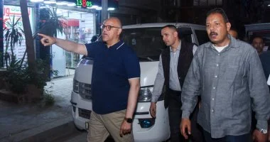 محافظ الإسكندرية خلال حملة لإزالة الإشغالات: الرصيف حق أصيل للمواطن