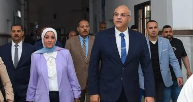 محافظ الإسكندرية يزور مستشفى الطلبة ويهنئ المرضى والأطقم الطبية بعيد الأضحى