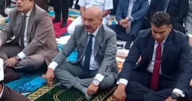محافظ السويس يؤدي صلاة العيد بساحة الخالدين وسط المواطنين والقيادات التنفيذية