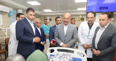 محافظ السويس يتفقد مستشفى الكبد ويهنئ العاملين والمرضى بعيد الأضحى