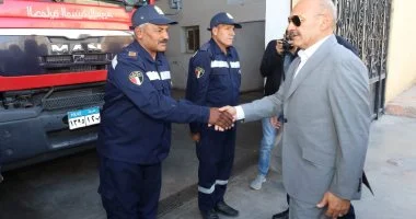 محافظ السويس يتفقد نقطة إطفاء المثلث ويهنئ رجال الحماية المدنية بعيد الأضحى
