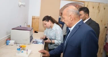 محافظ السويس يقود حملة مفاجئة بالجناين وإغلاق منشآت طبية تعمل بدون ترخيص