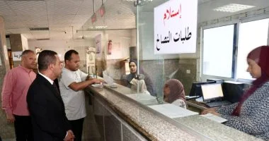 محافظ المنوفية يحيل سكرتير حي شرق و16 من العاملين للتحقيق.. ماذا حدث؟