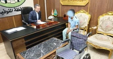 محافظ المنوفية يقرر صرف كرسي متحرك لطفل من ذوى الهمم