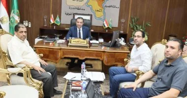 محافظ المنوفية يناقش مستجدات المشروعات الجارى تنفيذها ودفع معدلات الأداء