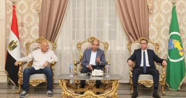 محافظ المنيا يستقبل نائب وزيرة الإسكان لمتابعة مشروعات المياه والصرف الصحى