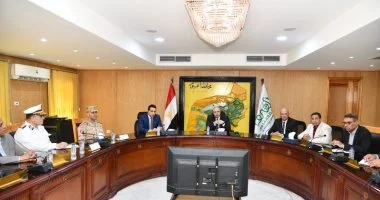 محافظ دمياط يرأس اجتماعًا لمتابعة تنفيذ توصيات “دمياط للطاقة النظيفة”
