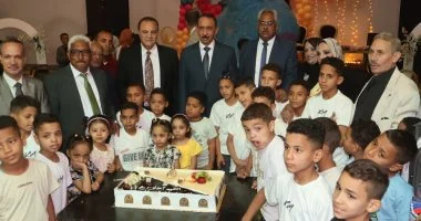 محافظ سوهاج يشارك أطفال مؤسسة البنين وتحسين الصحة فرحتهم بالعيد