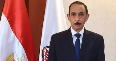 محافظ سوهاج يكرم 14 من الفائزين فى مسابقة الأم المثالية والأب المثالى