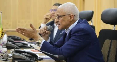 محافظ شمال سيناء يناقش الملفات الخدمية مع النواب والجهاز التنفيذى