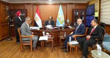 محافظ كفر الشيخ يلتقى أعضاء النواب والشيوخ لمناقشة مشاكل الدوائر