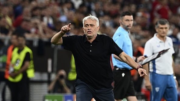 مورينيو يطرق أبواب البرنابيو من جديد.. مشروع إنقاذ أم مغامرة أخيرة في ريال مدريد؟