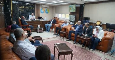 مياه سوهاج توقع عقود تنفيذ مشروعات توسعات محطتى رفع صرف صحى بمركز طهطا