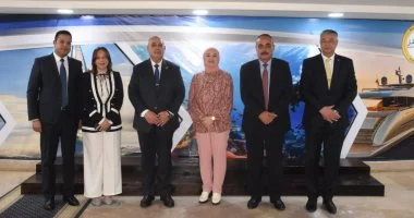 نائب محافظ الإسكندرية تشارك في احتفالية اليوم العالمي للمرأة في القطاع البحرى