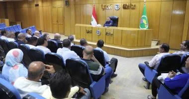 نائب محافظ المنيا يعقد اجتماعًا لمتابعة ملف تراخيص المحال العامة