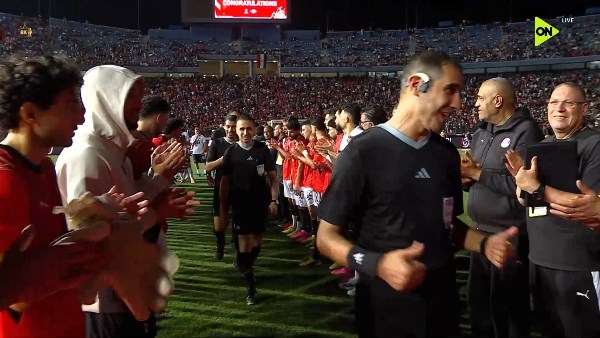 ودية مصر وروسيا.. ممر شرفي وميداليات تذكارية لـ طاقم الحكام